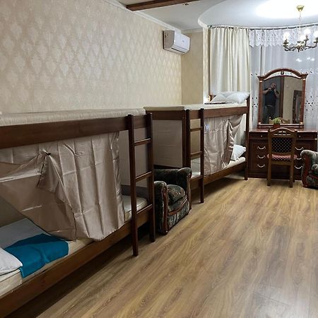 Ararat-Osokorki Hostel Kiev Exterior foto